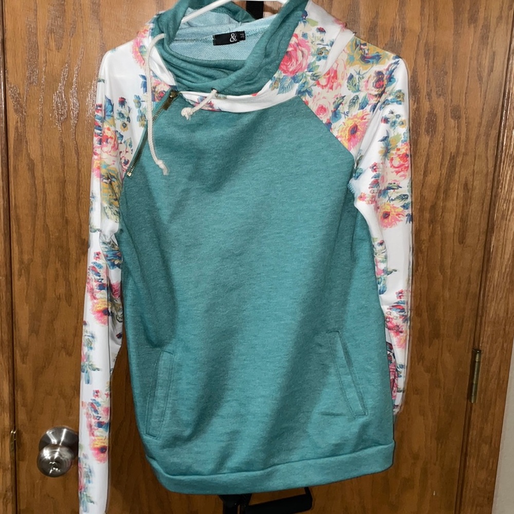Ampersand Turquoise with Flower Sleeve Double Hoodie